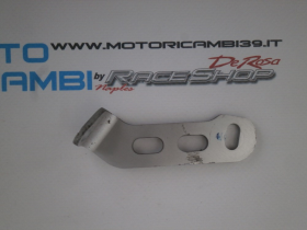 YAMAHA R1 04 06 BRACKET RADIATOR LOWER
