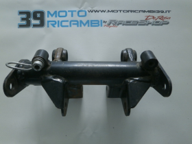 APRILIA PEGASO 650 97 01 SUPPORTO MOTORE INFERIORE