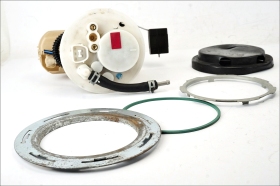 Honda GL 1800 F6B Goldwing Bagger 12 16 Internal fuel pump with original float, flange, and rubber seals