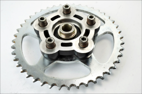 BENELLI BN 302 R 17 20 mozzo portacorona con corona originale