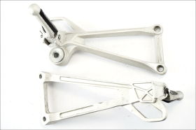 BENELLI BN 302 R 17 20 pedane pedalini passeggero originali