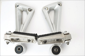 YAMAHA BT 1100 Bulldog 02 06 pedalini passeggero con supporto originali