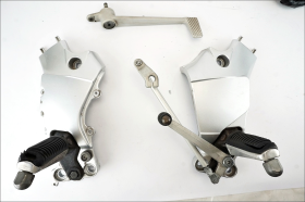 YAMAHA BT 1100 Bulldog 02 06 pedane pilota con leva cambio leva freno astina uniball e supporti originali