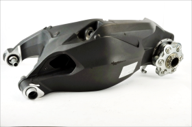 forcellone posteriore completo di mozzo e parastrappi originale Ducati 955 Streetfighter V2 22 24