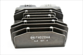 Triumph Street Twin 900 17 18 regolatore di tensione originale