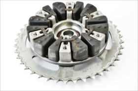 Triumph Street Twin 900 17 18 mozzo portacorona con corona e parastrappi originale