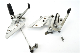 Yamaha FZ6 Fazer S1 S2 2006 2011 pedane pilota con leva cambio leva freno astina uniball e paratacchi originali