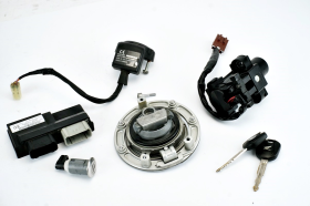 HONDA HORNET 600 07 14 blocchetto contatto chiave originale codificato con centralina antenna immobilizer tappo benzina serratura sella e n. 2 chiavi originali codificate