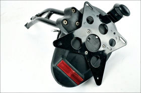 BENELLI LEONCINO 500 17 20 supporto portatarga con catarifrangente e luce targa originale