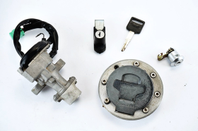 Kawasaki KLV 1000 04 06 blocchetto contatto chiave originale con tappo benzina serratura sella e n. 1 chiave