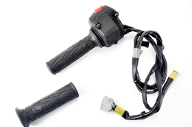 Suzuki GSX-8S 23 24 commutatore devioluci destro con acceleratore elettronico e manopole originale