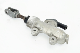 SUZUKI GSX R 600 750 K1 K2 K3 original rear brake pump 2 S 2 5