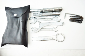 SUZUKI GLADIUS SFV 650 2009 2015 Tool bag with original tools